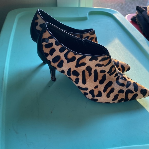 Calvin Klein cheetah heeled booties - Picture 3 of 3